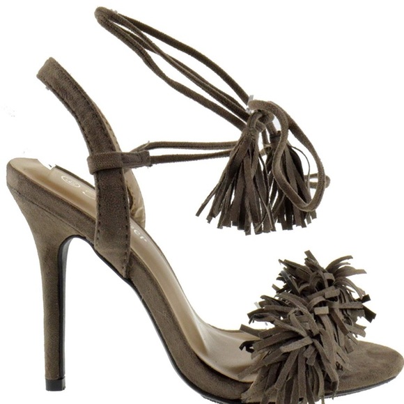 Forever taupe color size 6.5 with tassels & fringe - Picture 2 of 4